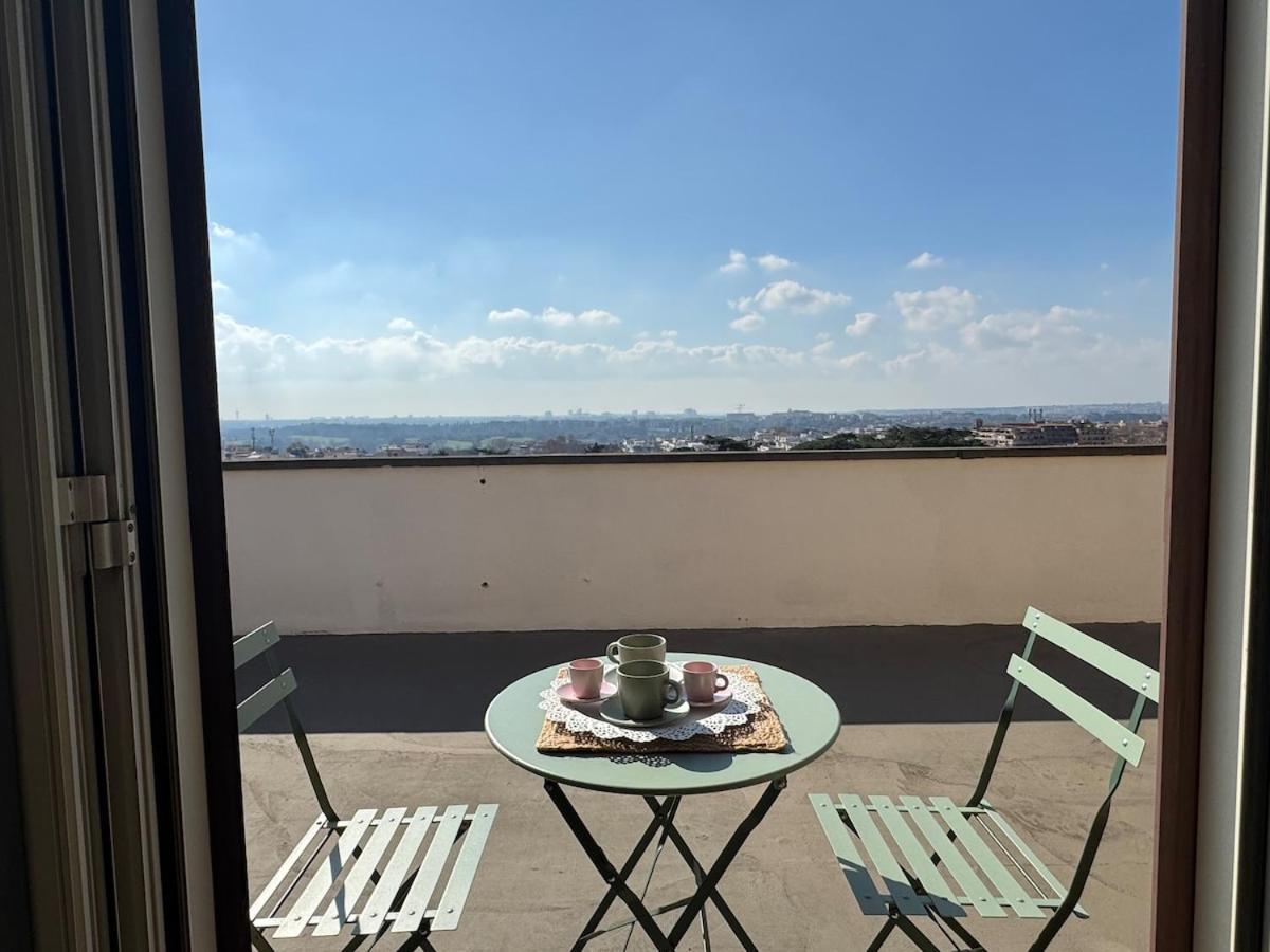 Rooftop Via Appia Nuova, Apartment *